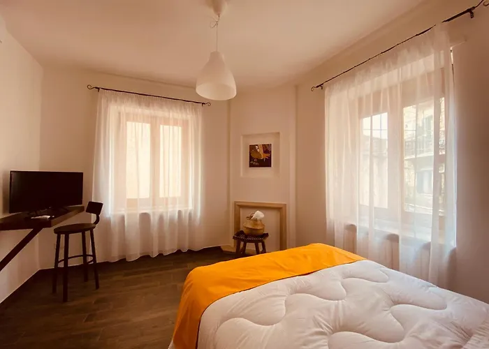 Carrales 招待所 努奥罗